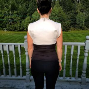 Schouder en bovenrug pakking van organic katoen - Liss en Landi.
Ricinusolie ofwel castor oil pakkingen zijn geweldig om pijnplekken, spierproblemen, kneuzingen etc te helpen. Schouder en bovenrug pakking wrap - Organic katoen - Liss Landi